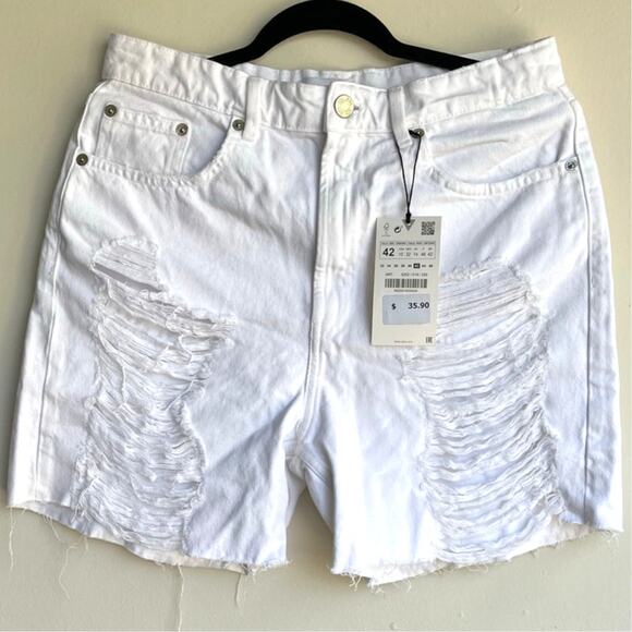Zara White Distressed Ripped High Rise Shorts Size 10 NWT $45 - Picture 1 of 6